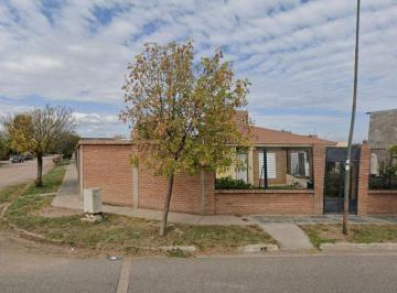 Casa · 90m² · 3 Ambientes · 2 Cocheras · Alquiler Casa en La Punta