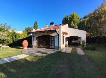 Casa · 199m² · 4 Ambientes · 2 Cocheras · Se Vende Casa en Maipu, Mendoza