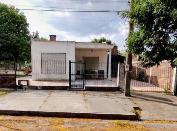 Casa · 68519m² · 5 Ambientes · 1 Cochera · Casa en Muy Buenas Condiciones
