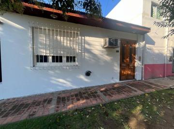 Casa · 80m² · 3 Ambientes · 1 Cochera · Casa 3 Ambientes en Alquiler en Los Hornos Cochera