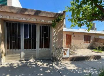 Casa · 107m² · 4 Ambientes · 1 Cochera · Casa en Venta 2 Dorm. en Barrio Bouchard.