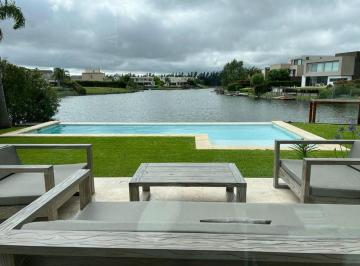 Casa · 270m² · 4 Ambientes · 2 Cocheras · Alquiler Casa a La Laguna en Nordelta Los Alisos!