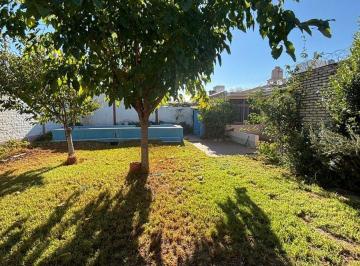 Casa · 200m² · 8 Ambientes · 2 Cocheras · Casa con Departamento Pileta Santa Ana Guaymallen