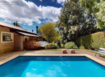 Casa · 220m² · 5 Ambientes · 1 Cochera · Amplia Casa con Pileta en La Cascada, Bariloche, Km 6 Entre Bustillo y Pioneros Apta Credito Hipote
