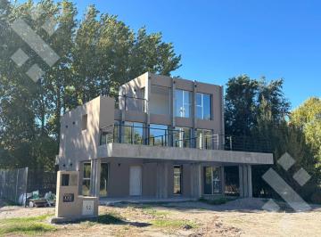 Casa · 150m² · 3 Dormitorios · 4 Cocheras · Venta Casa (A Estrenar) 3 Dorm. (Apta Crédito) - B° Privado Villa del Río Náutico, General Roc