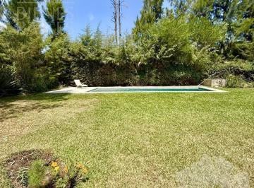 Casa · 200m² · 6 Ambientes · 4 Cocheras · Casa en Venta en San Francisco - Villanueva
