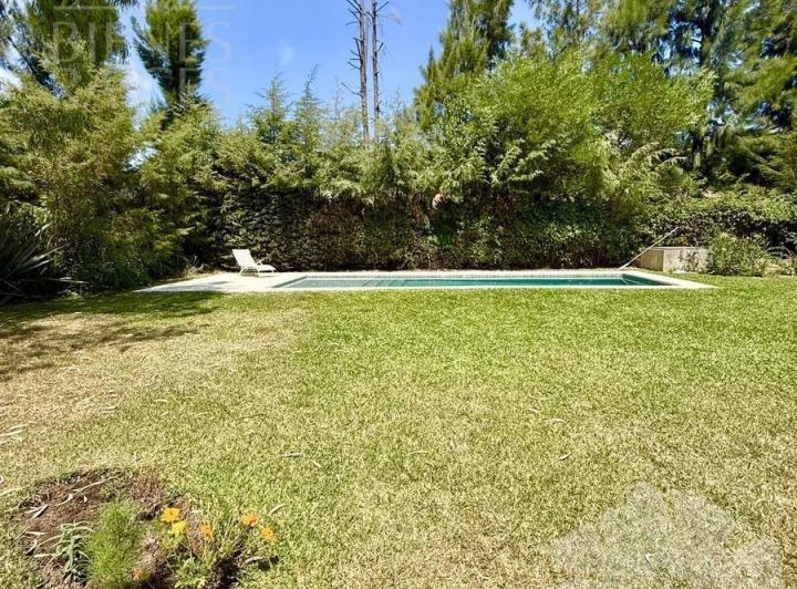 Casa · 200m² · 6 Ambientes · 4 Cocheras