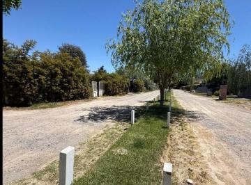Terreno · 600m² · Venta de Lote de 600 m² en Barrio Jockey Club, Gral Roca