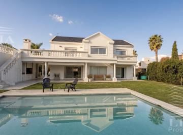 Casa · 198m² · 7 Ambientes · 2 Cocheras · Casa en Miraflores (Funes Hills)
