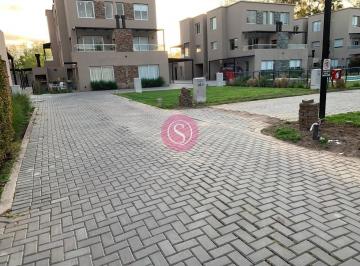 Departamento · 40m² · 2 Ambientes · 1 Cochera · Departamento en Alquiler, Barrio Green Village, Pilar