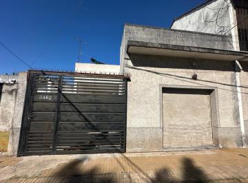 Casa · 105m² · 3 Ambientes · 1 Cochera · Casa en Permuta Apta Crédito