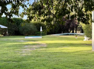 Quinta vacacional · 196m² · 3 Ambientes · 2 Cocheras · Imponente Casa Quinta Estilo Castillo Sobre 2 Lotes con Pileta