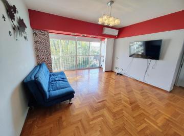 Departamento · 50m² · 2 Ambientes · 1 Cochera · Hermoso 2 Ambientes con Cochera en Urquiza!