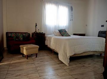 Casa · 140m² · 4 Ambientes · 2 Cocheras · Casa en Venta City Bell