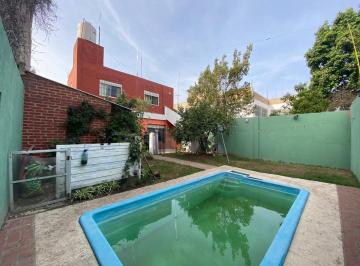 Casa · 185m² · 5 Ambientes · 2 Cocheras · Casa 5 Amb en Venta con Pileta en Centro Laferrere