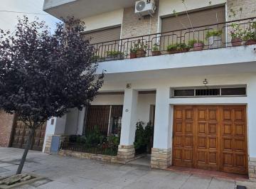 Casa · 214m² · 5 Ambientes · 1 Cochera · Casa 5 Amb. en Ramos Mejía Sur Apta Credito