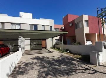 Casa · 121m² · 5 Ambientes · 1 Cochera · Alquilo Duplex 3 Dorm. en Chacra del Norte