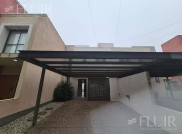 Casa · 121m² · 5 Ambientes · 1 Cochera · Alquilo Duplex 3 Dorm. en Chacra del Norte