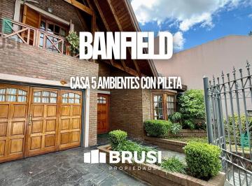 Casa · 227m² · 5 Ambientes · 2 Cocheras · Casa en Venta en Banfield Este - 5 Ambientes - Pileta - Quincho