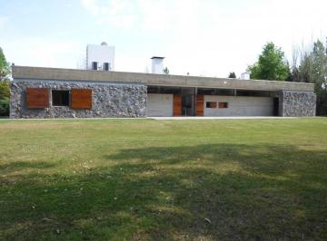 Casa · 362m² · 4 Ambientes · 4 Cocheras · Casa en Villa Elisa - Dacal Bienes Raíces