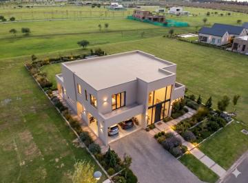Casa · 5 Dormitorios · Vida Club de Campo: Casa a Estrenar - Uf 484