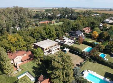 Casa · 5 Dormitorios · Kentucky: Casa a Estrenar - U494
