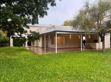 Casa · Kentucky - Casa en Alquiler Amoblada 3 Dorm.