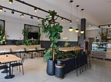 Local comercial · 110m² · Tds 2 - Gran Local en Alquiler Sobre Av!