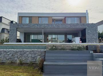 Casa · 429m² · 7 Ambientes · 6 Cocheras · Casa - Virazon