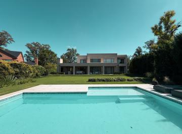 Casa · 385m² · 8 Ambientes · 2 Cocheras · Casa de 4 Dorm. con Vista Al Golf en Kentucky