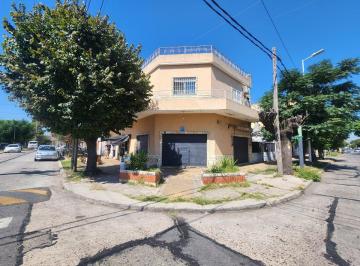 Casa de 4 ambientes, Avellaneda · Ecxelente Propiedad de 4 Amb en P Alta con 3 Locales en P Baja y Garage/quincho!