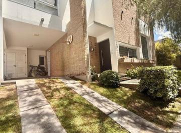 Casa · 286m² · 3 Dormitorios · 2 Cocheras · Sd Propiedades Ofrece a La Venta Hermosa Casa en El Barrio Dalvian