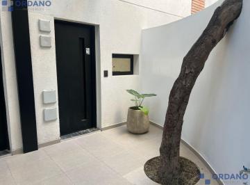 Departamento · 2 Ambientes · Departamento con Patio en Alquiler