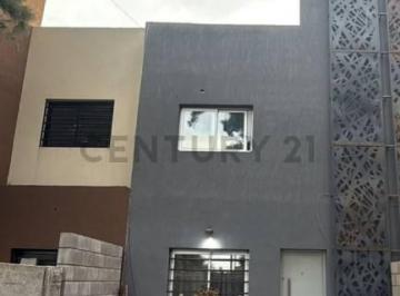 Casa · 80m² · 3 Ambientes · 2 Cocheras · Dúplex en Alquiler en Melchor Romero