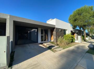 Casa · 125m² · 2 Ambientes · Oportunidad Valle Escondido - Alquiler