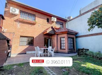 Casa · 136m² · 5 Ambientes · 1 Cochera · Chalet 4 Dorm. Venta - Saavedra