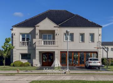 Casa · 500m² · 5 Ambientes · 3 Cocheras · Casa 5 Amb con Piscina y Cochera Triple en Barrio Privado Tierras del Mar