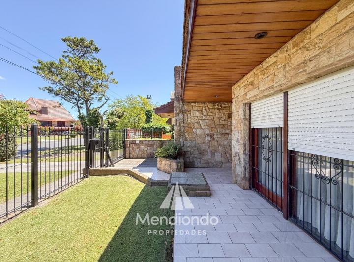 Casa · 169m² · 4 Ambientes · 1 Cochera