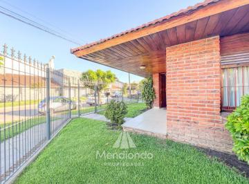 Casa · 138m² · 3 Ambientes · 2 Cocheras · Chalet de 3 Ambientes C/ Quincho y Cochera Doble - Zona Villa Primera