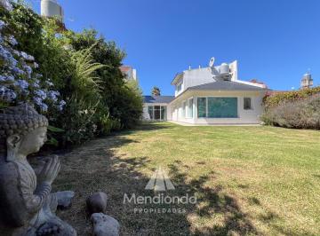 Casa · 122m² · 3 Ambientes · 1 Cochera · Casa Impecable en San Patricio 2 Dorm. en Suite - Cochera Quincho y Parque