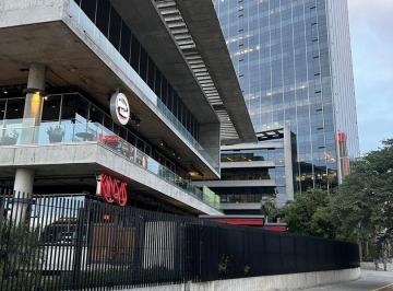 Oficina comercial · 217m² · 1 Ambiente · 2 Cocheras · Alquiler Oficina Amoblada en Complejo Al Rio 217 m² Cocheras Estrenela Libertador 101 Seguridad 24hs