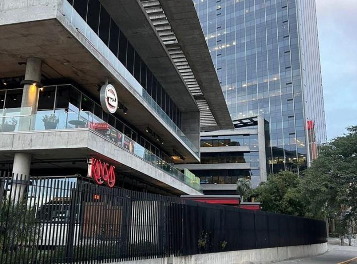 Oficina comercial · 217m² · 1 Ambiente · 2 Cocheras
