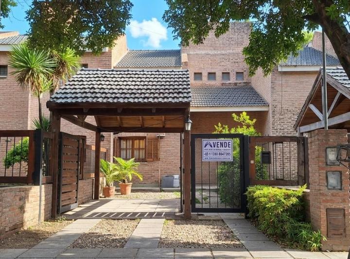 Casa · 90m² · 5 Ambientes · 1 Cochera