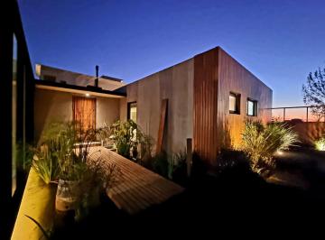 Casa · 230m² · 5 Ambientes · 4 Cocheras · Casa - Muelles