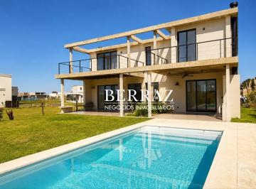 Casa · 185m² · 4 Ambientes · 2 Cocheras · Casa Alquiler Anual 4 Ambientes en Santa Ana Villanueva Lote de 658 m²