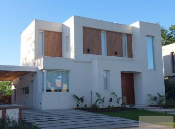 Casa · 151m² · 4 Ambientes · 1 Cochera · Casa en Venta Pilar del Este Santa Guadalupe Pilar