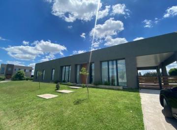 Casa · 167m² · 5 Ambientes · 2 Cocheras · Casa 4 Ambientes en Horizontes Al Sur