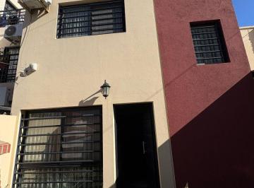 Casa de 5 ambientes, Avellaneda · Casa Duplex Muy Completa a La Venta