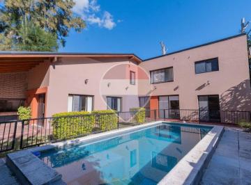Casa · 120m² · 5 Ambientes · 1 Cochera · Casa Quinta en Alquiler en Club Náutico Ubajay