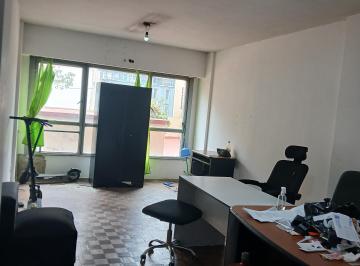 Oficina comercial en Alquiler de 1 ambiente  · Oficina Comercial con Baño Privado y Seguridad 24 Hs